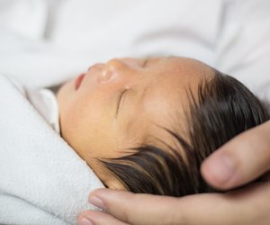 Gelbsucht bei Neugeborenen: Ursache, Dauer und die besten Tipps zur Behandlung