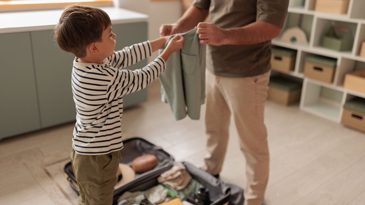 Packliste für den Familien­urlaub: 5 Check­listen zum download