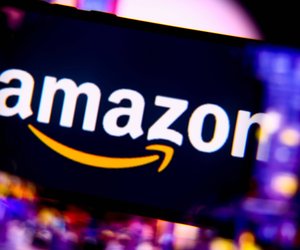 Kleine Spidey-Fans wollen dieses Ghost Spider Kostüm an Halloween tragen