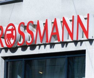 Diese Solarleuchten im praktischen 4er-Set von Rossmann bringen Wohlfühlstimmung in den Garten