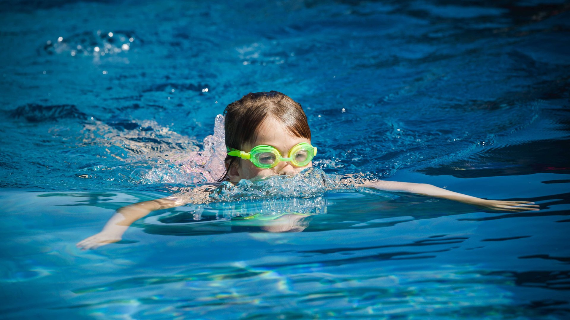 Ab Wann Allein Ins Schwimmbad Ab wann dürfen Kinder alleine ins Schwimmbad? Für Wasserratten