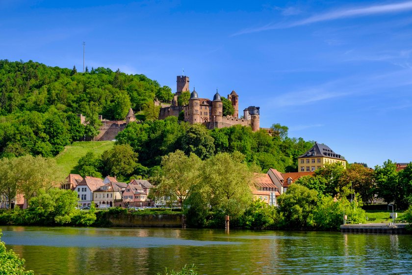 Burg Wertheim thront über Stadt und See