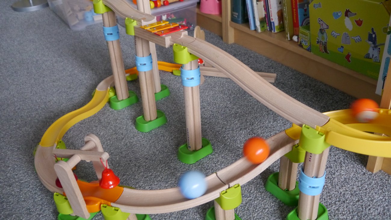Kugeln flitzen Kugeln flitzen