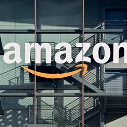 Bambus trifft Funktion: So edel kann ein Amazon-Wäschekorb für Ordnung im Bad sorgen