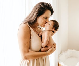 Mütter sorgen sich im ersten Jahr rund 1.400 Stunden um ihr Baby