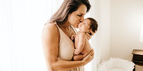 Mütter sorgen sich im ersten Jahr rund 1.400 Stunden um ihr Baby