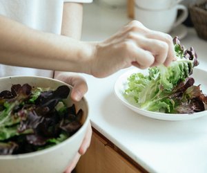 Salat lagern: Mit diesen Tipps bleibt er knackig und frisch