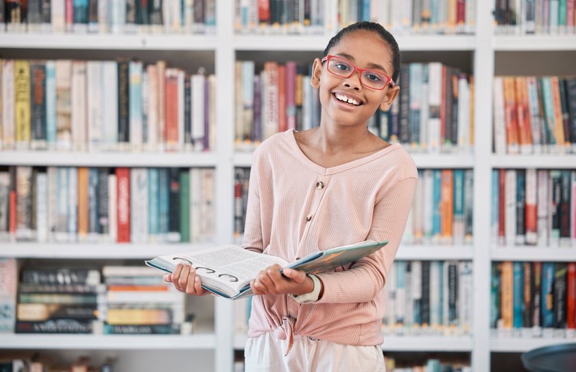 Girl, library book and portrait of a school student ready for learning, reading and studying. Children, knowledge development and education center with a study bookshelf and kid with a happy smile Girl, library book and portrait of a school student ready for learning, reading and studying. Children, knowledge development and education center with a study bookshelf and kid with a happy smile. ,model released, Symbolfoto Copyright: xZoonar.com/YurixArcursxpeopleimages.comx 19740257 ,model released, Symbolfoto ,property released