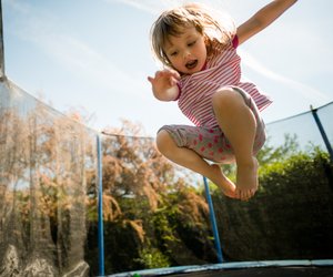 Trampolin für Kinder: 9 Tipps für ein sicheres Trampolin-Vergnügen