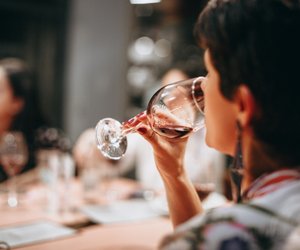 Wein & Stillen: Ist das alkoholische Getränk erlaubt?