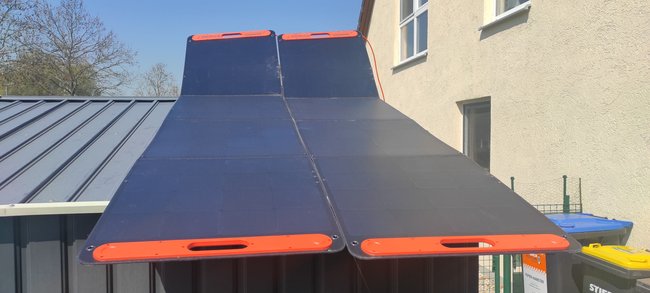 Jackery Solar Panels auf Gartenhäuschen
