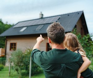 Photovoltaik-Anlage kaufen oder mieten: Ratgeber für Familien