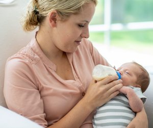 Paced Bottle Feeding: Achtsame Flaschenfütterung als neuer Trend