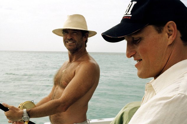 Im Film "After The Sunset" zeigte Pierce Brosnan, der als Agent 007 immer rank und schlank war, schon vor 20 Jahren, dass er auch mit Dad Bod gut aussieht.