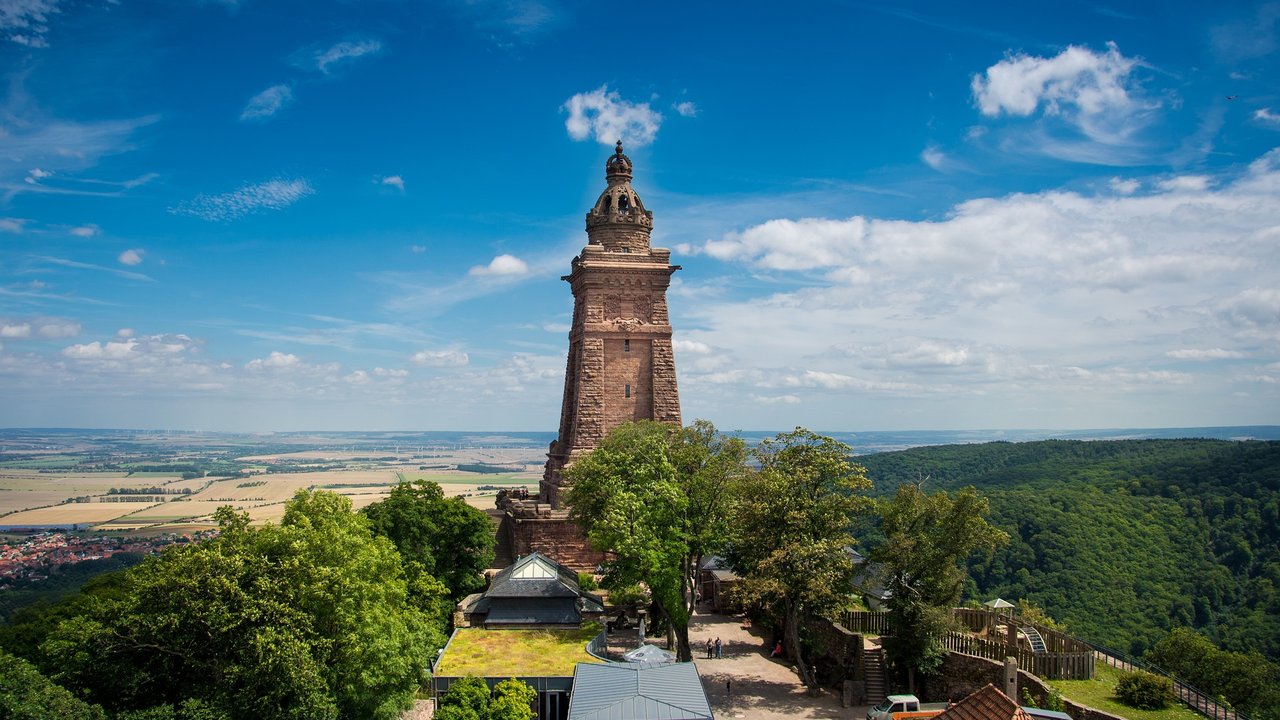 Das Kyffhäuser-Denkmal vom einstigen Burggelände aus gesehen.