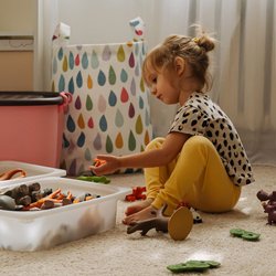 "Was denkst du darüber?": 5 simple Montessori-Sätze, die dein Kind zum Strahlen bringen