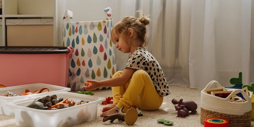 "Was denkst du darüber?": 5 simple Montessori-Sätze, die dein Kind zum Strahlen bringen