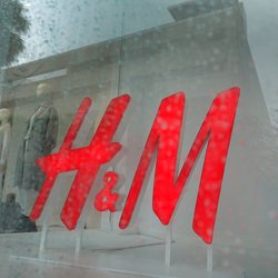 H&M-Skandal: Warum der Modekonzern vor allem Müttern kündigen will