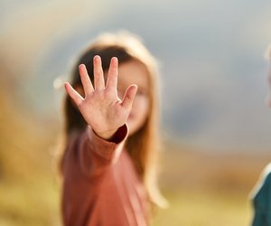 "Halt, hier ist meine Körpergrenze!" 6 wichtige Körperregeln, die unsere Kinder kennen sollten