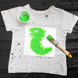 T-Shirts bemalen: Diese 10 DIYs peppen eure Tops auf