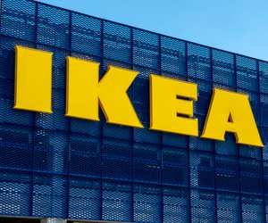 Genialer IKEA-Hack: Dieses günstige DIY-Bücherregal passt in jede Ecke und spart Platz