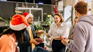 15 lustige bis nützliche Wichtelgeschenke - für Kollegen oder Freunde