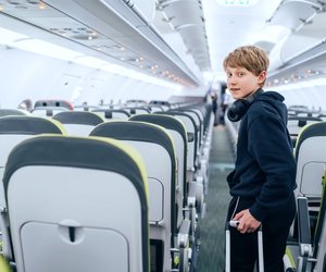 Ab wann dürfen Kinder alleine fliegen?