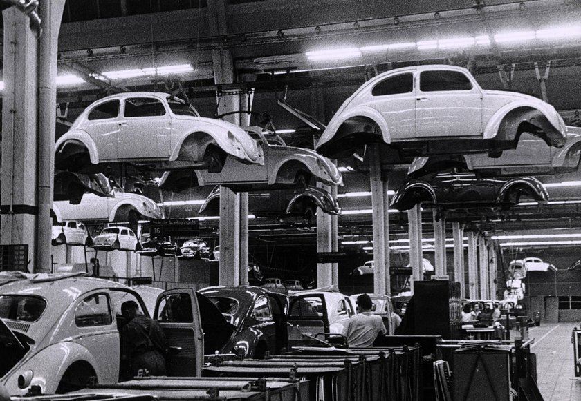 VW Käfer in der Montage am Fließband, Wolfsburg Niedersachsen Deutschland