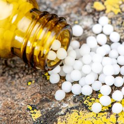 Homöopathie für Babys: Anwendungsgebiete & Grenzen von Globuli & Co.