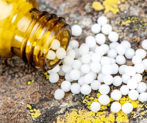 Homöopathie für Babys: Anwendungsgebiete & Grenzen von Globuli & Co.