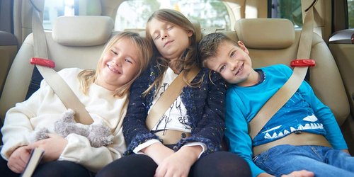 ADAC warnt Eltern: Der Smart Kid Belt ist kein Ersatz für einen Kindersitz