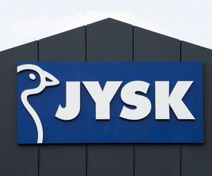 Jetzt bei Jysk zugreifen: Diese elegante Vase bringt Luxus in dein Wohnzimmer
