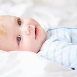 Kuscheln leicht gemacht: Der perfekte Schlafanzug für Babys