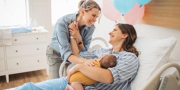 Meningitis: Das ist häufig der Auslöser für Hirnhaut­entzündung bei Babys