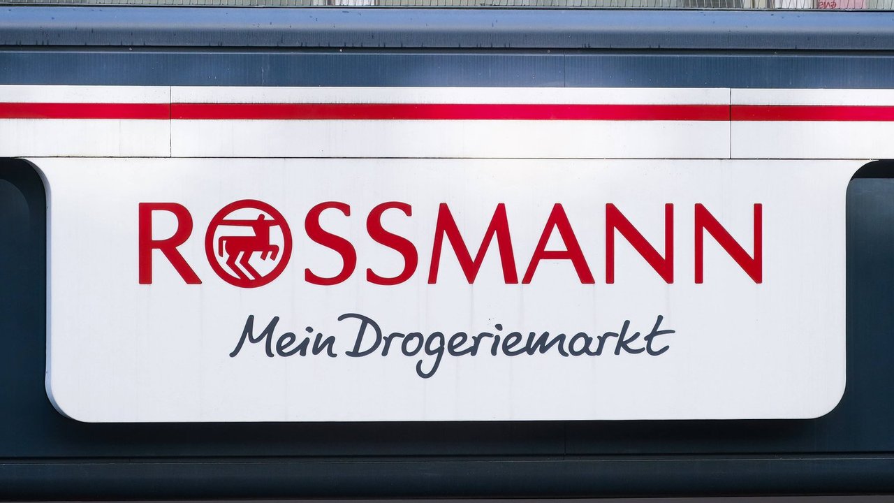 Dieses praktische Gadget von Rossmann bringt mehr Ordnung ins Auto.