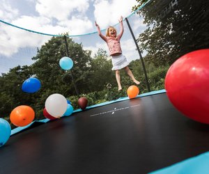 Gewinnt 2 Trampoline zum Heimkinostart von "Dog Man"