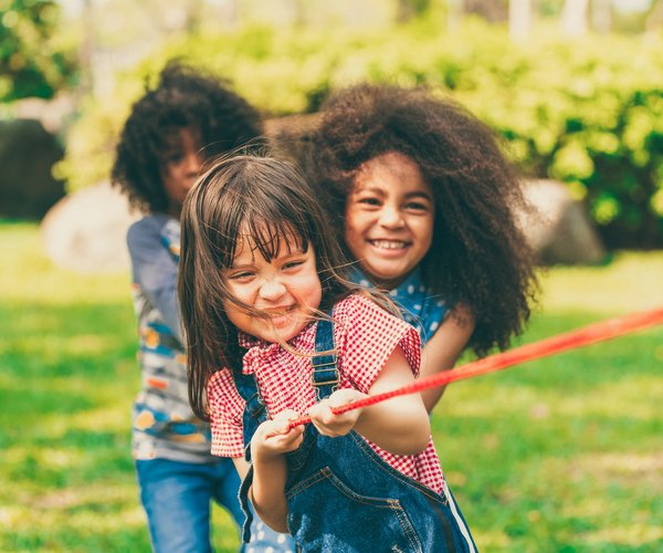 Kinderspiele: über 100 Spieletipps, die Spaß machen