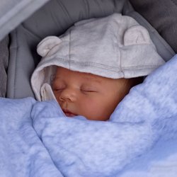 Fußsack für die Babyschale: Diese Modelle sind schön und gemütlich