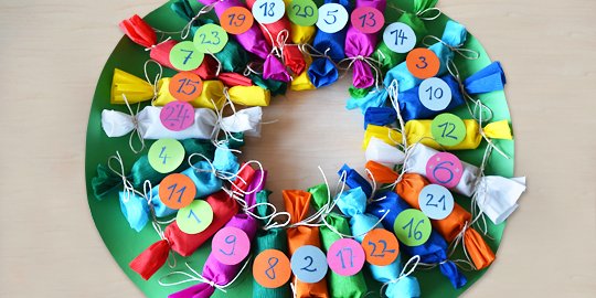 Adventskalender aus Klorollen: Super einfacher DIY-Kalender