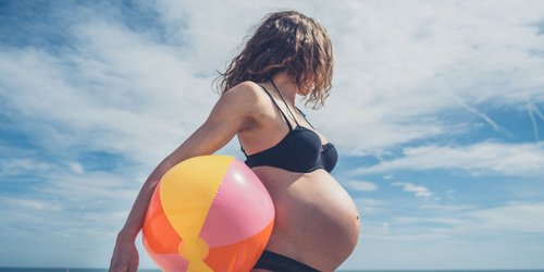 Schwanger bei 30 Grad: 5 SOS-Tricks, die dich und dein Baby vor der nächsten Hitzewelle schützen