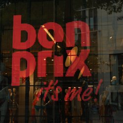 Diese praktische Sitztruhe von bonprix als unser neuer Wohnraum-Liebling