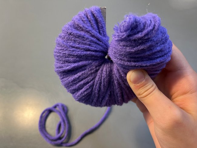 Pompons selber machen: Fertig umwickelt