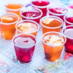 Kinderbowle: 6 Rezepte mit und ohne Fruchtstückchen für eure Party