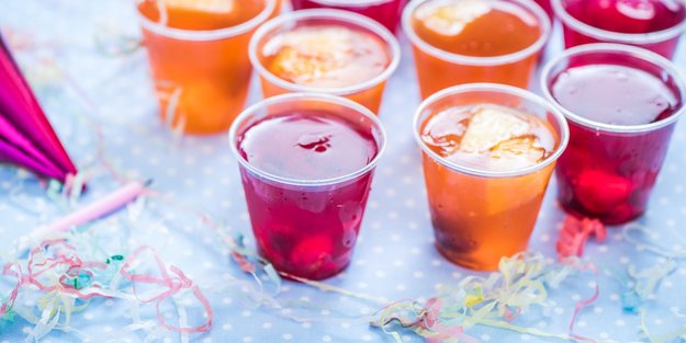 Kinderbowle: 6 Rezepte mit und ohne Fruchtstückchen für die Party