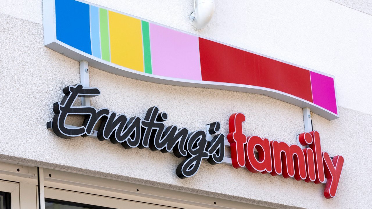 Bei Ernsting's family gibt’s den Mehrfarben-Kugelschreiber für einen bunteren Alltag.