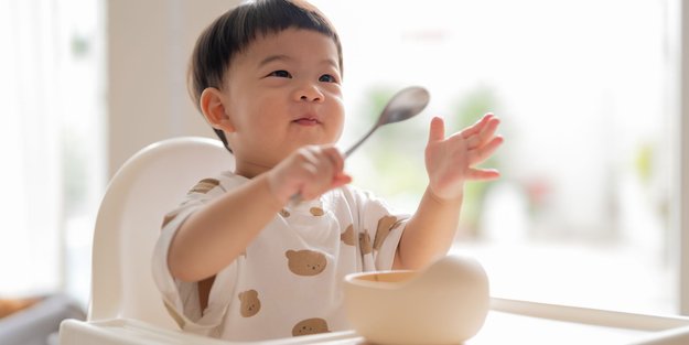 Mehr essen, weniger waschen: Praktische Ärmellätzchen als Kleckerschutz