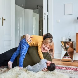 Neue Gesetze 2025? Das ändert sich für (werdende) Eltern und Familien vielleicht