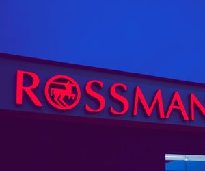 Praktisches Gadget: Alle schnappen sich jetzt diesen Akku-Handstaubsauger von Rossmann