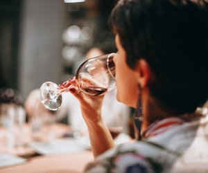 Wein & Stillen: Ist das alkoholische Getränk erlaubt?