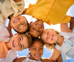 Weltkindertag? Ja, bitte! Diese Geschenkideen zaubern deinem Kind ein Strahlen ins Gesicht